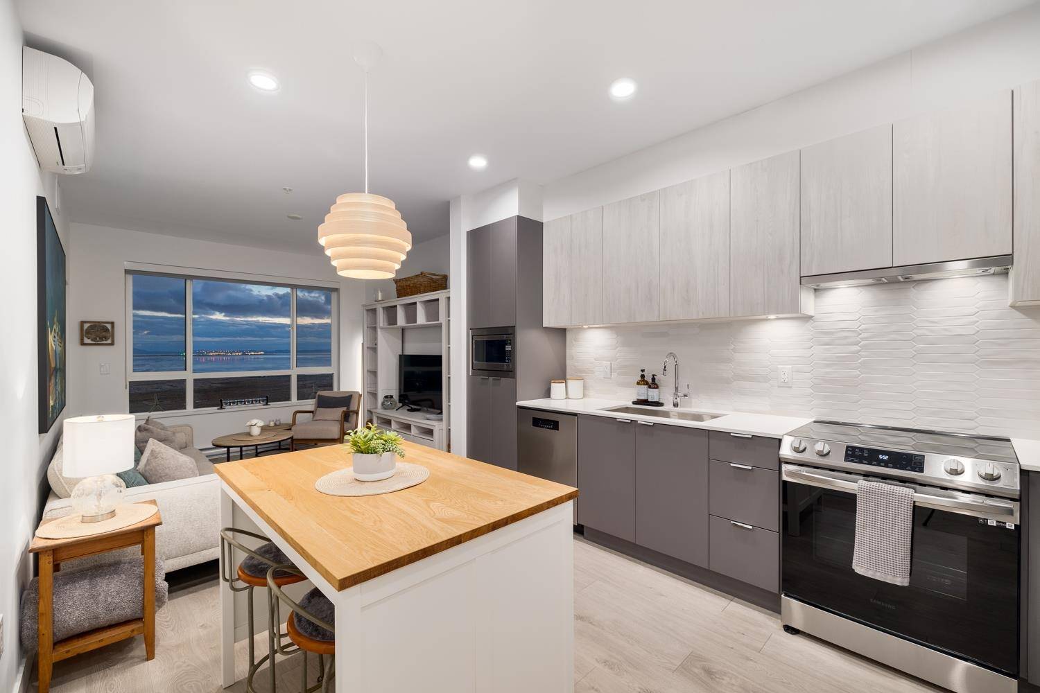 Tsawwassen, BC V4M 0G4,2499 Rabbit DR #625