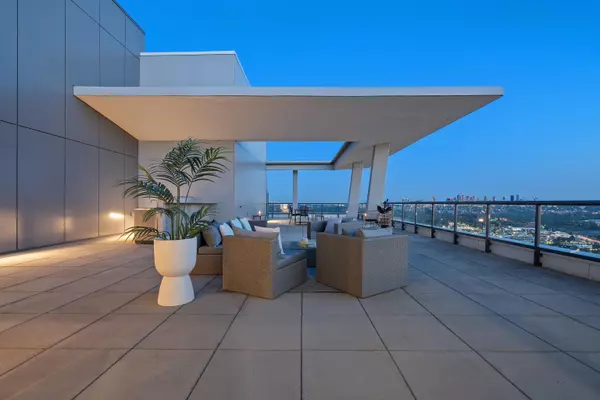 Burnaby, BC V5C 0M8,4720 Lougheed HWY #4402