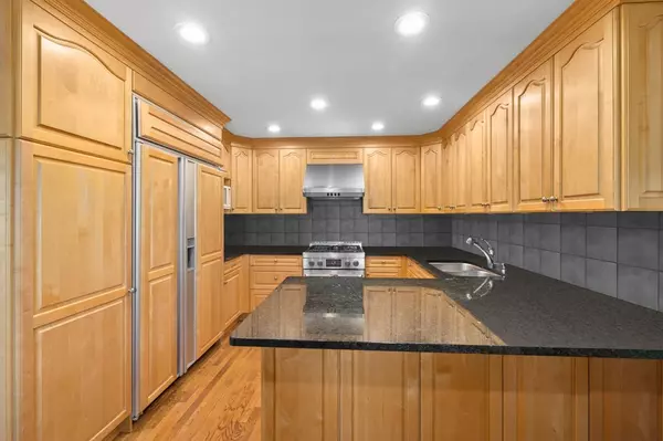 Coquitlam, BC V3J 3E7,1035 Grover AVE