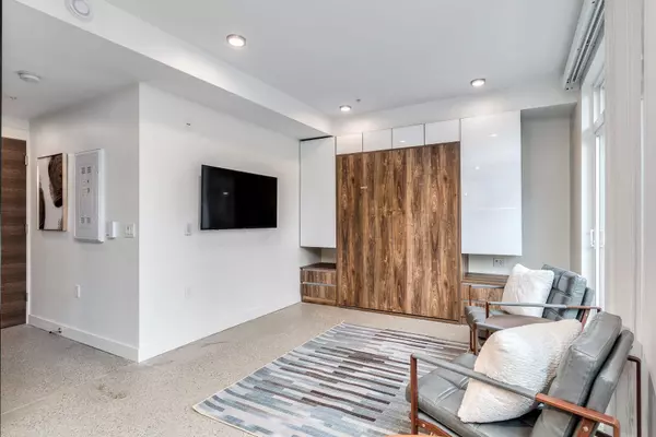 Vancouver, BC V6E 1H1,1170 Barclay Street #102