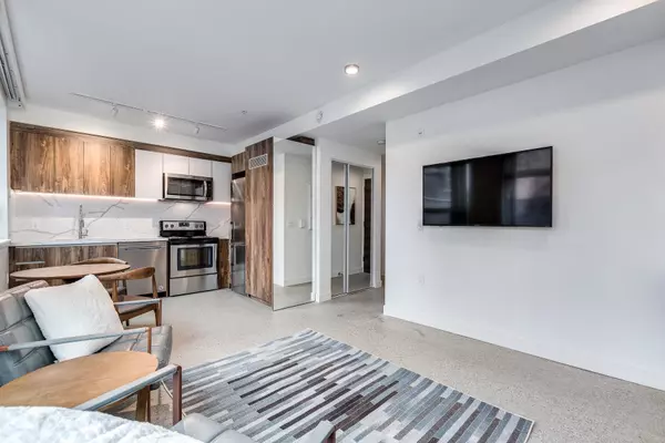 Vancouver, BC V6E 1H1,1170 Barclay Street #102