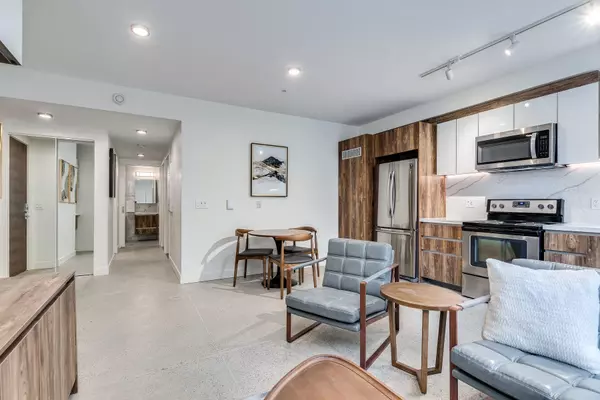 Vancouver, BC V6E 1H1,1170 Barclay Street #107