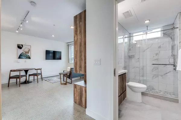 Vancouver, BC V6E 1H1,1170 Barclay Street #203