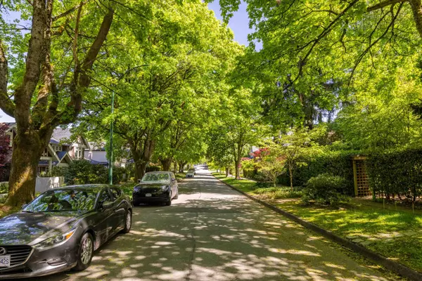 Vancouver, BC V6R 2L9,4343 W 11th AVE