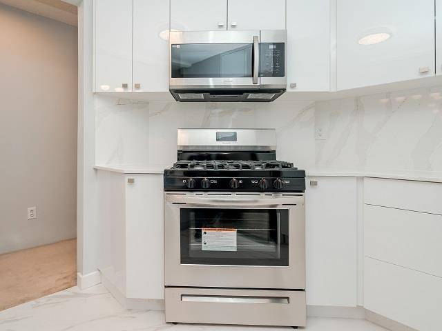 Vancouver, BC V6G 3C8,1415 W Georgia ST #303