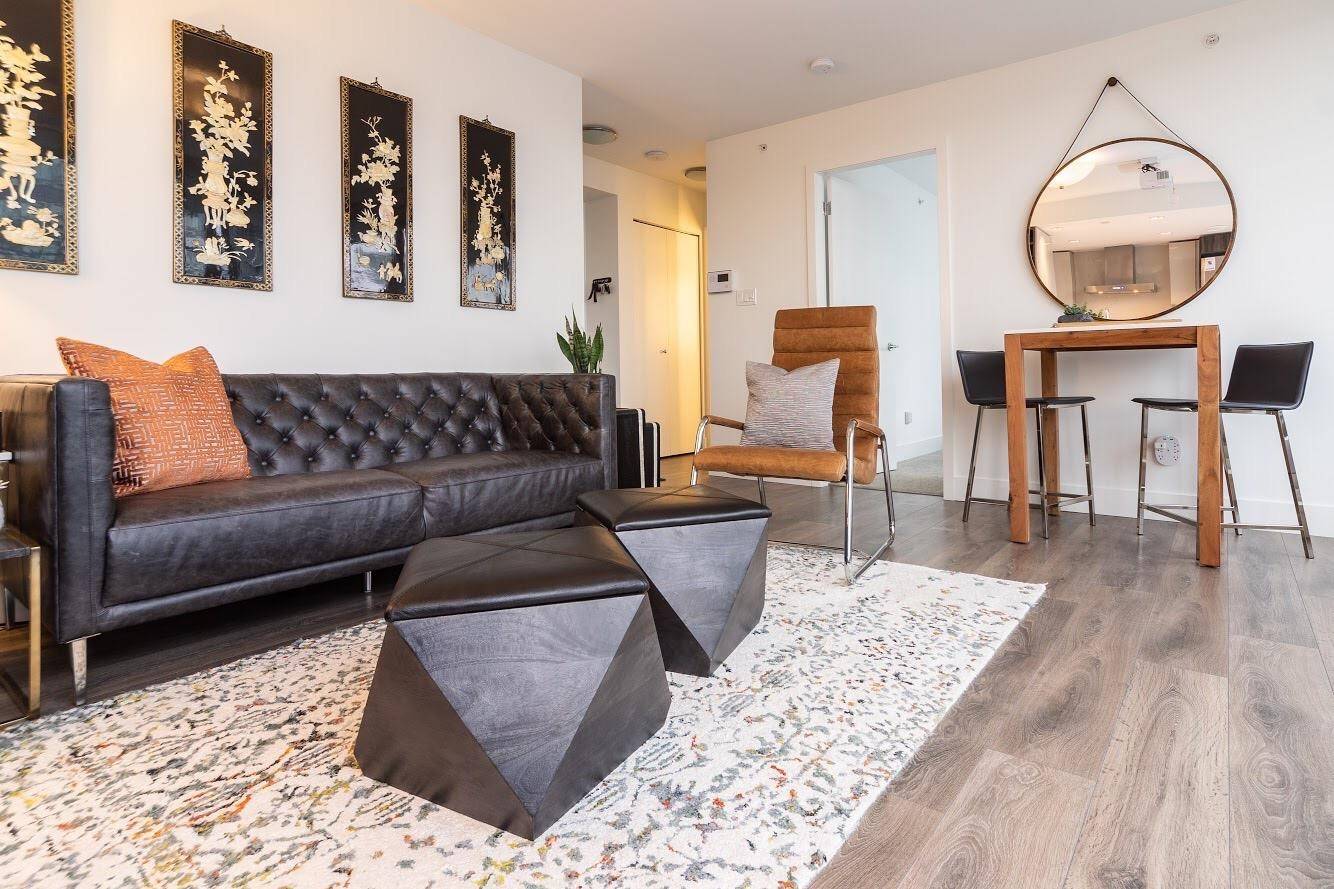 1788 Columbia ST #906, Vancouver, BC V5Y 0L7