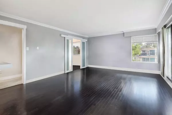 White Rock, BC V4B 4C1,1390 Merklin ST #302