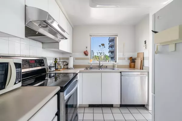 Burnaby, BC V3N 4Y7,9603 Manchester DR #902