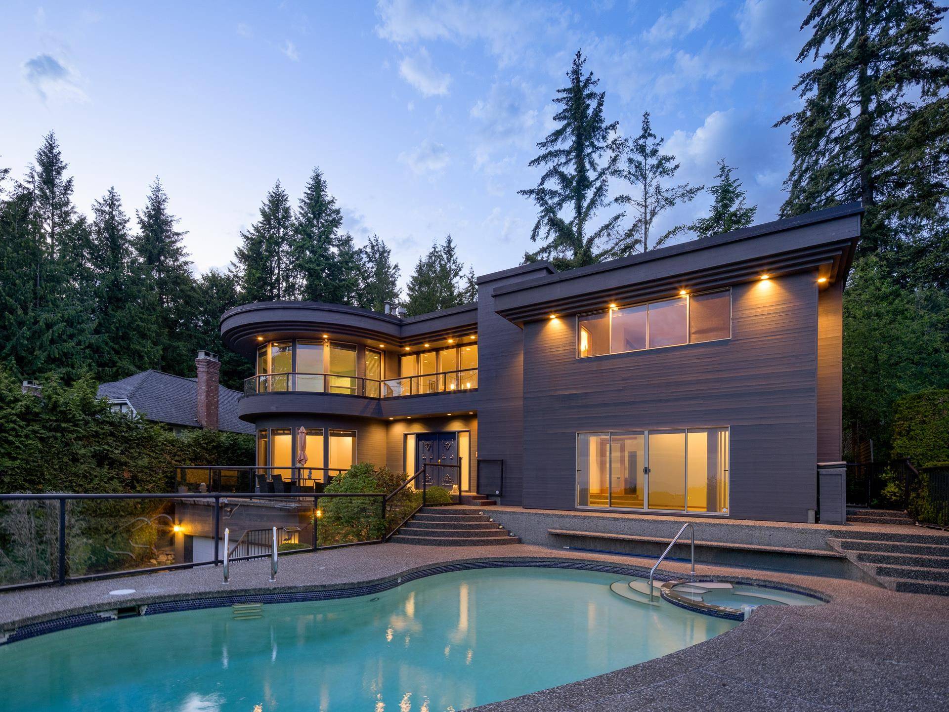 4779 Woodley DR, West Vancouver, BC V7S 3A6