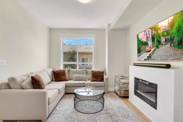 Surrey, BC V3Z 1J3,16561 17a AVE #60