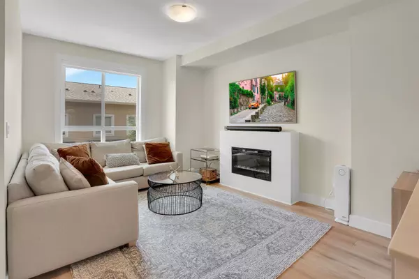 Surrey, BC V3Z 1J3,16561 17a AVE #60