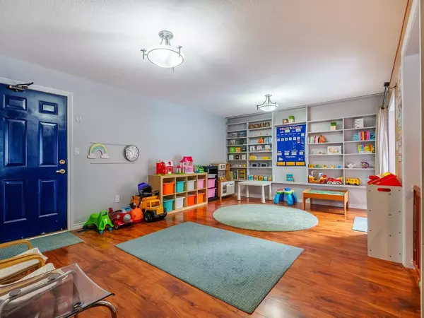 Port Coquitlam, BC V3B 2T9,1042 Victoria DR