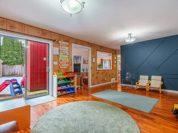 Port Coquitlam, BC V3B 2T9,1042 Victoria DR