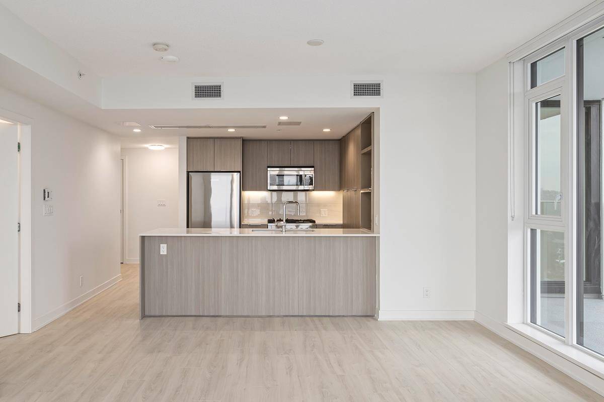 1401 Hunter ST #2003 North Vancouver, BC V7J 1H3