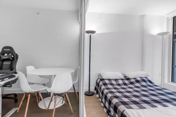 Richmond, BC V6Y 0L6,6328 No. 3 RD #615