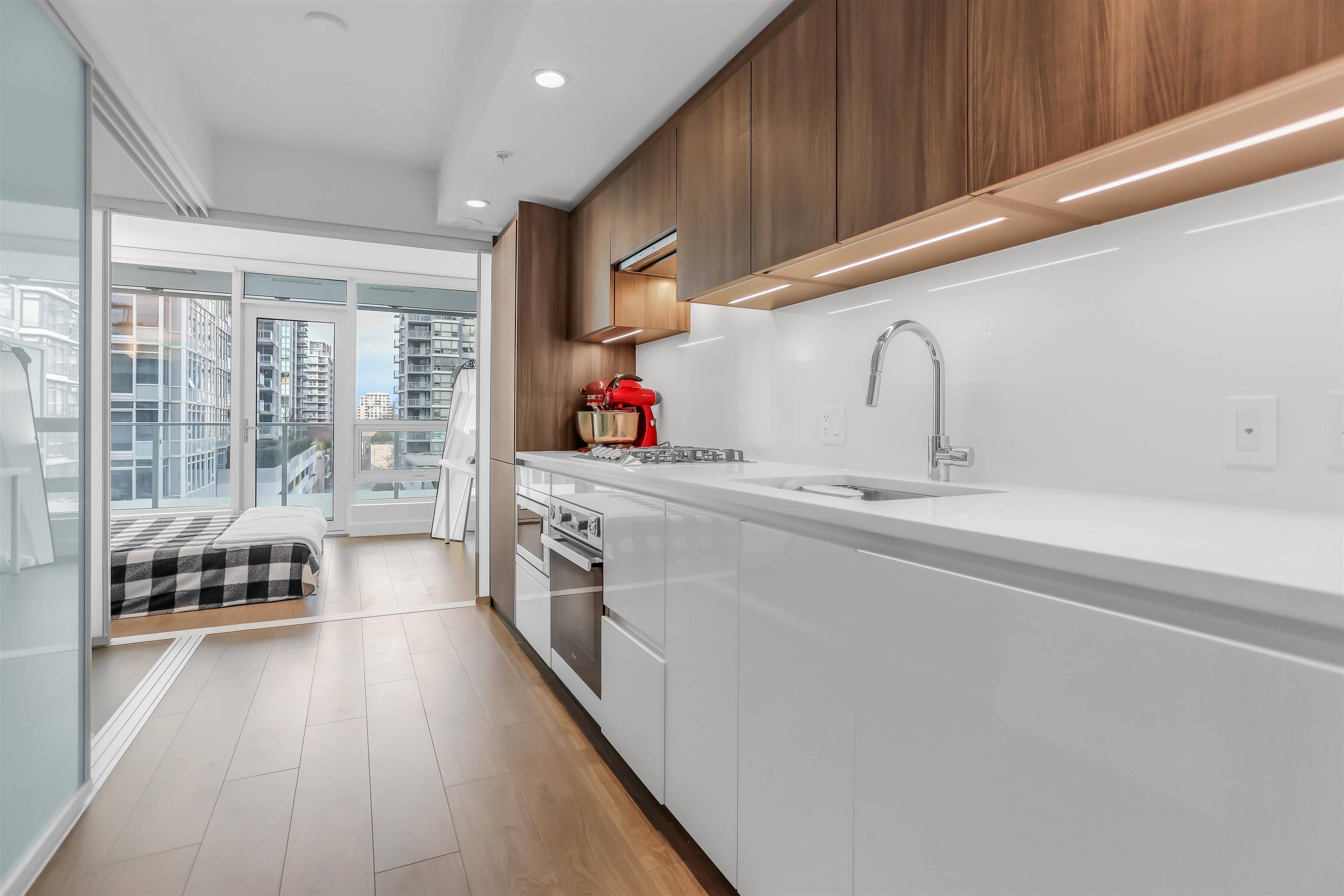 6328 No. 3 RD #615 Richmond, BC V6Y 0L6