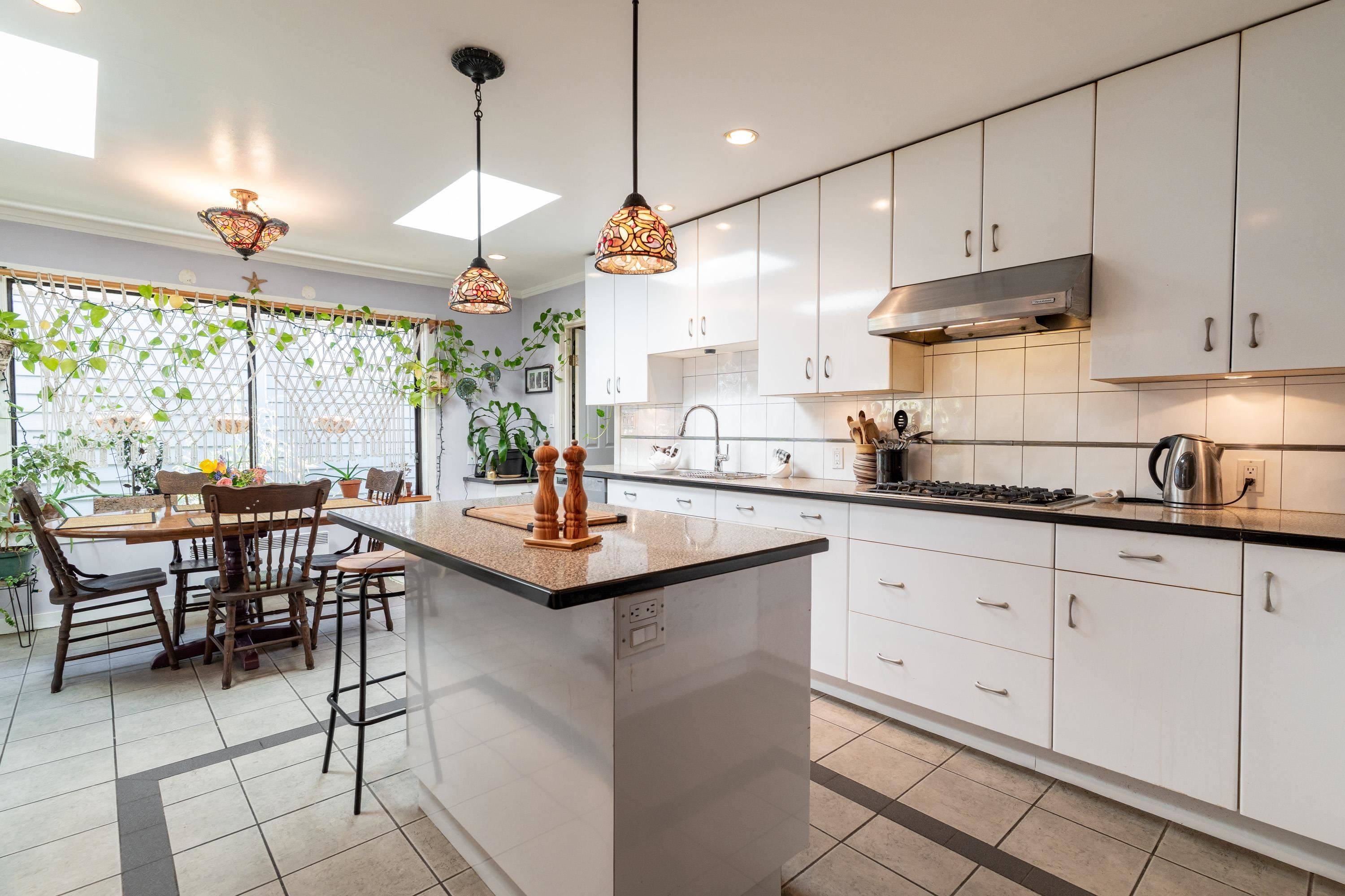 Surrey, BC V4A 3C2,12250 Agar ST