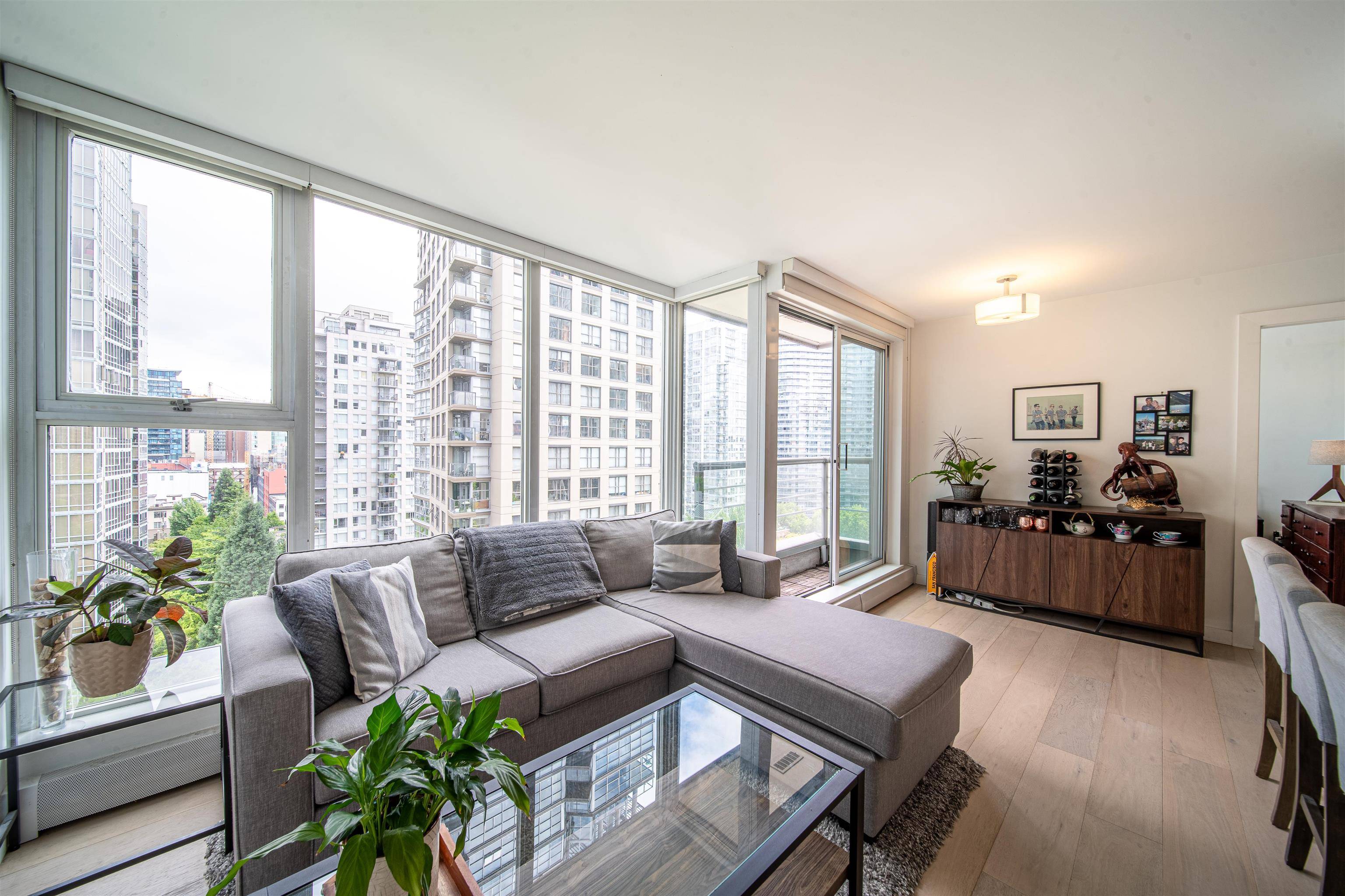 Vancouver, BC V6B 6J7,1008 Cambie ST #1603
