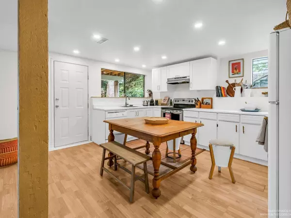 North Vancouver, BC V7G 1S5,1706 Deep Cove RD