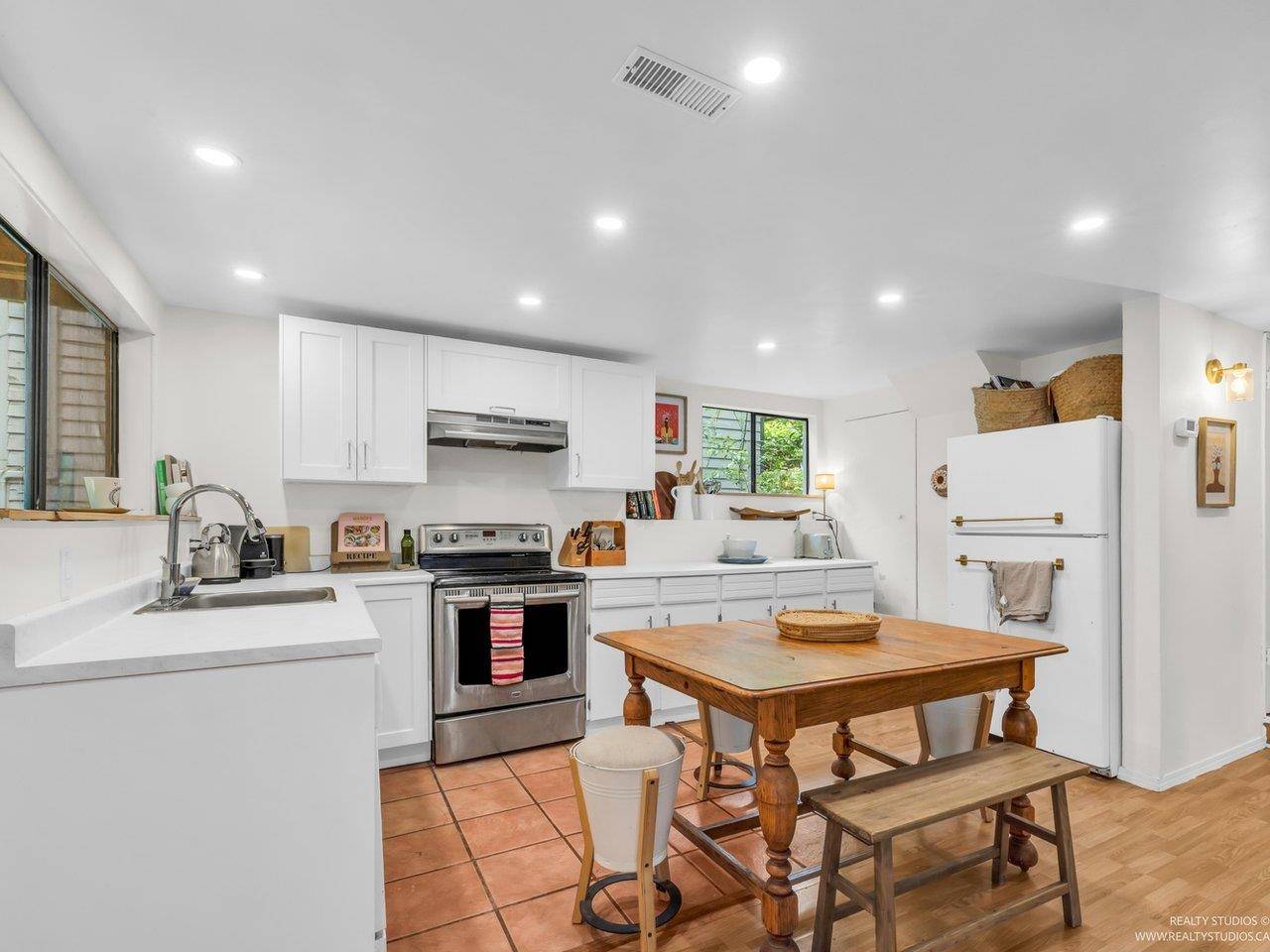 North Vancouver, BC V7G 1S5,1706 Deep Cove RD