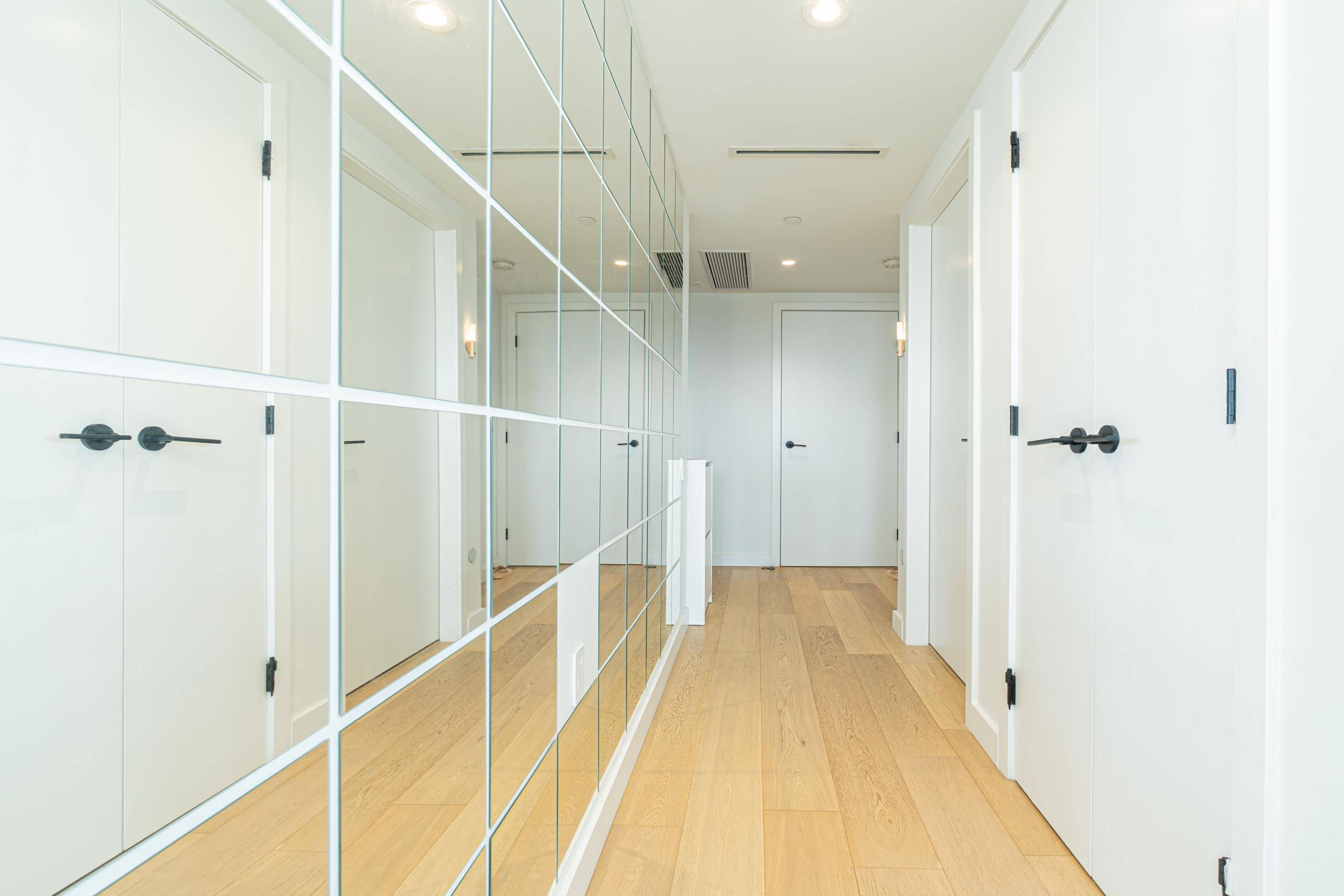 Vancouver, BC V6E 1N5,1365 Davie ST #905