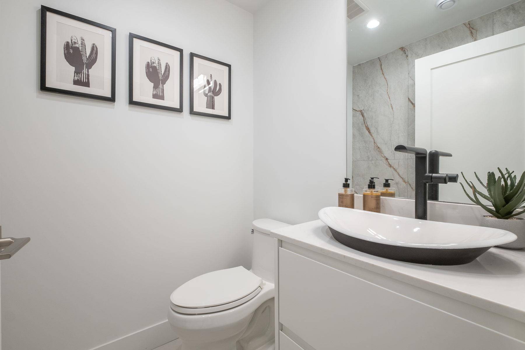 432 E 1st ST #2 North Vancouver, BC V7L 1B7