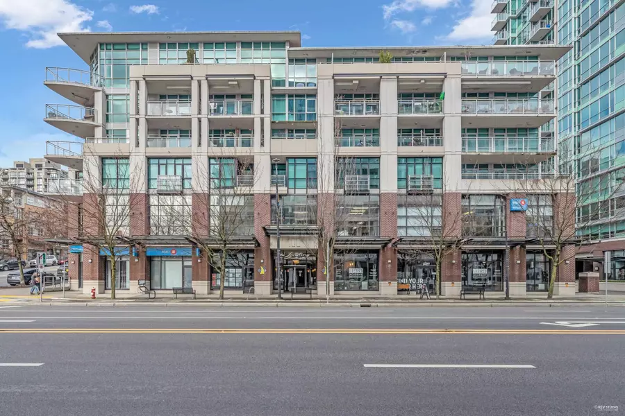 100 E Esplanade ST #409, North Vancouver, BC V7L 4V1
