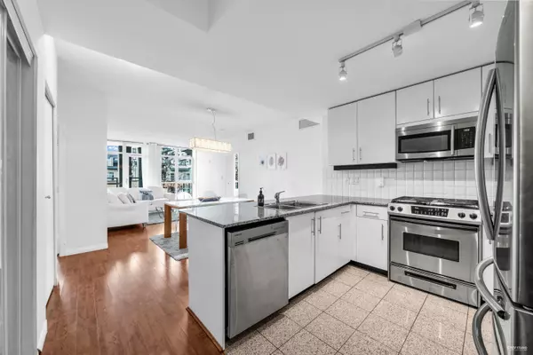 North Vancouver, BC V7L 4V1,100 E Esplanade ST #409