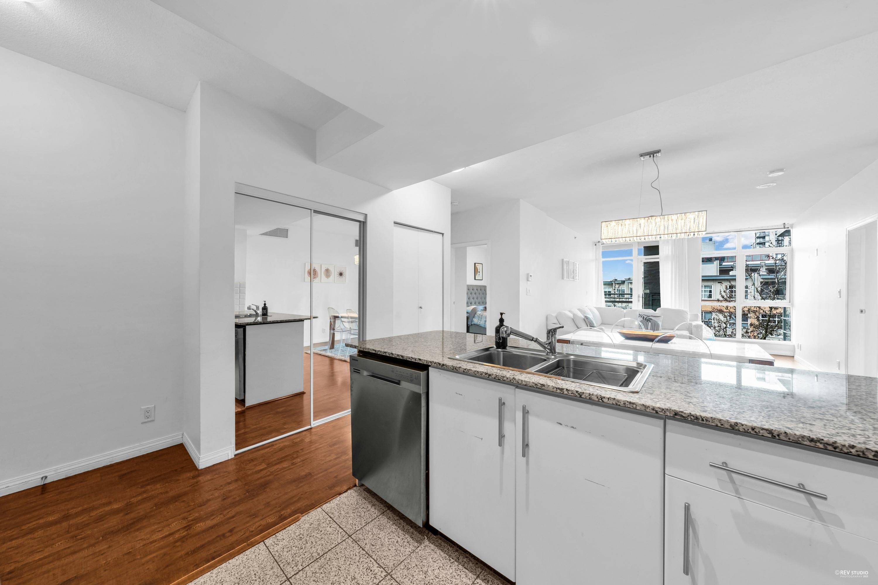 100 E Esplanade ST #409 North Vancouver, BC V7L 4V1
