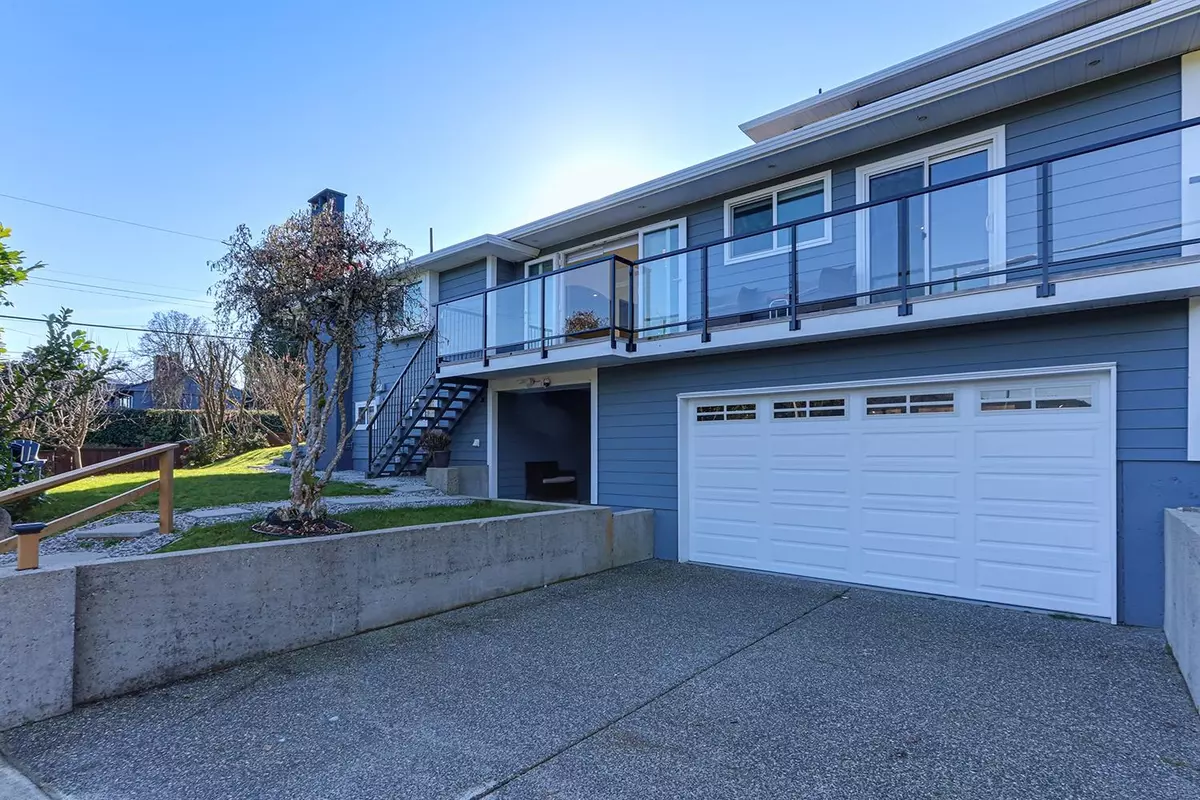 North Vancouver, BC V7G 1B7,4254 Caddy RD