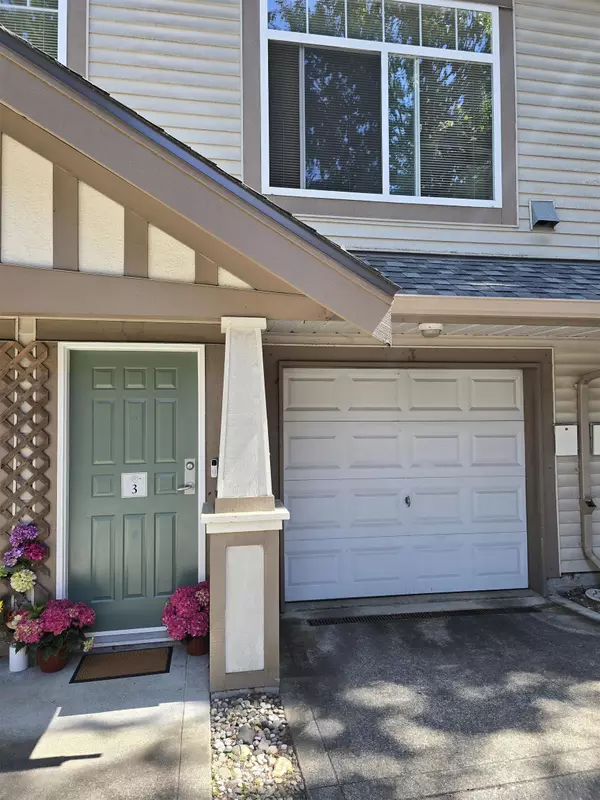 Surrey, BC V4P 1H6,2678 King George BLVD #3