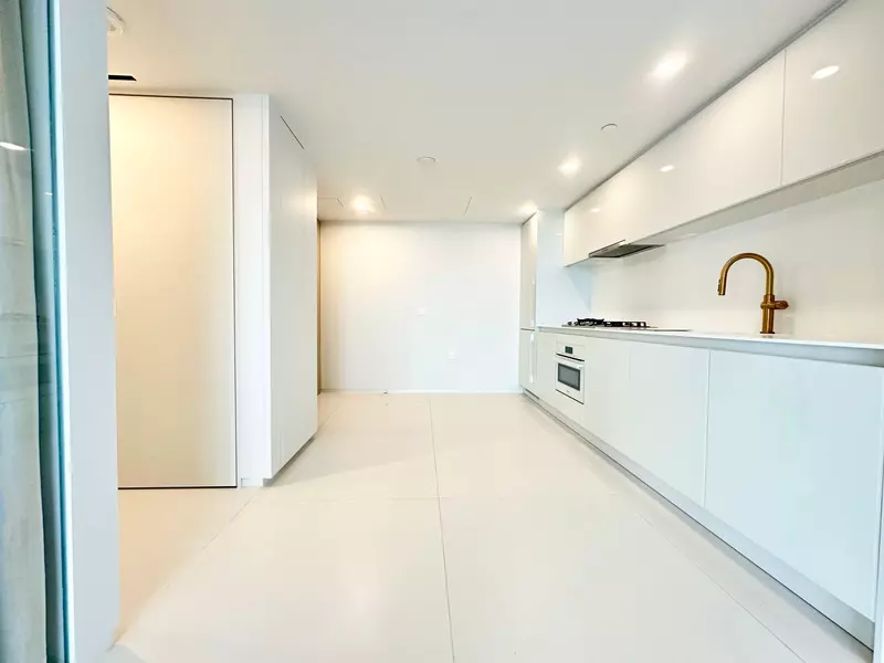 1033 Nelson ST, Vancouver, BC V6E 0E5