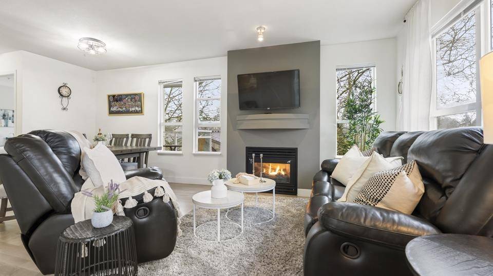 Surrey, BC V3R 0R6,10188 155 ST #312