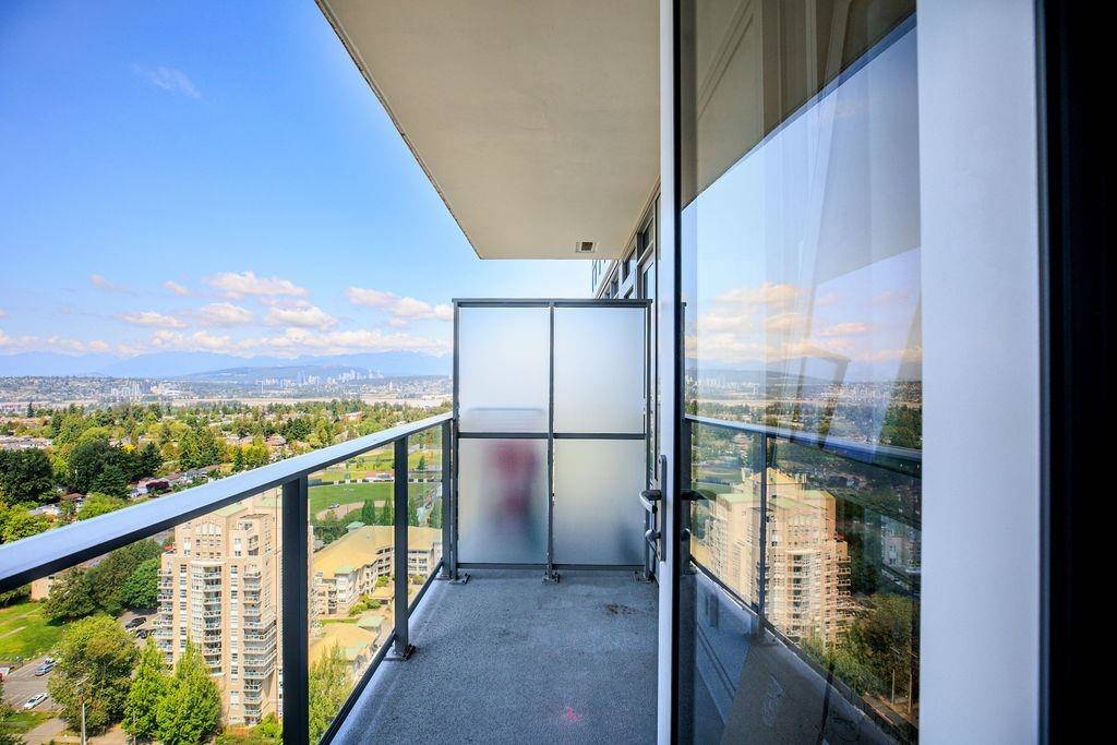 10448 University DR #2601 Surrey, BC V0V 0V0