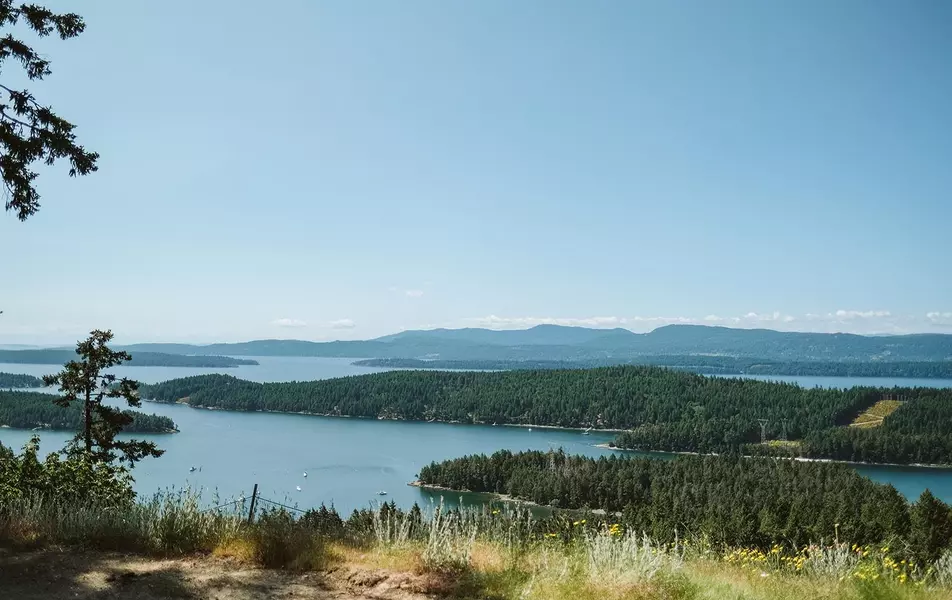 1275 Sunnyside DR, Galiano Island, BC V0N 1P0