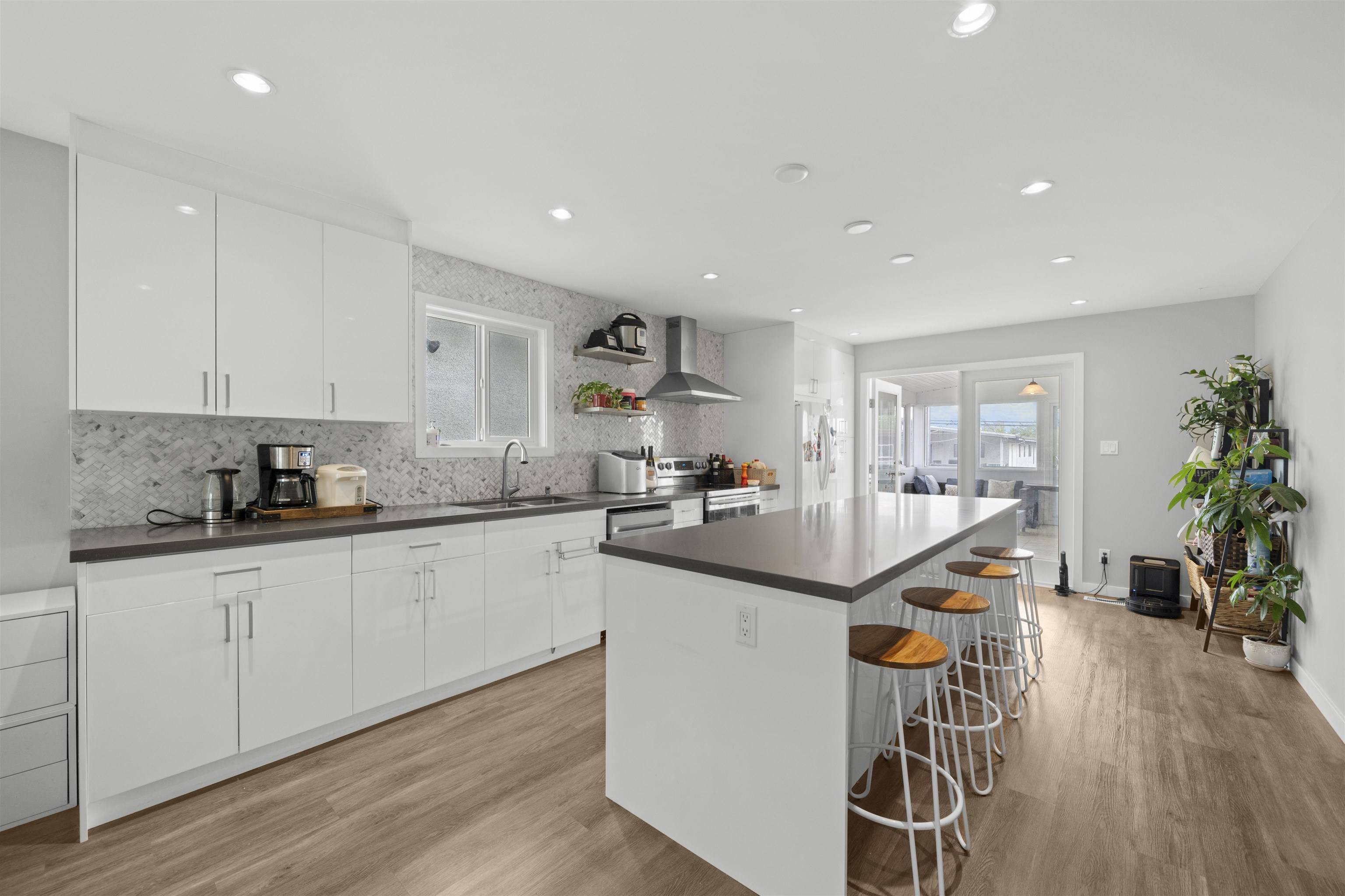3160 E 6th AVE Vancouver, BC V5M 1S5