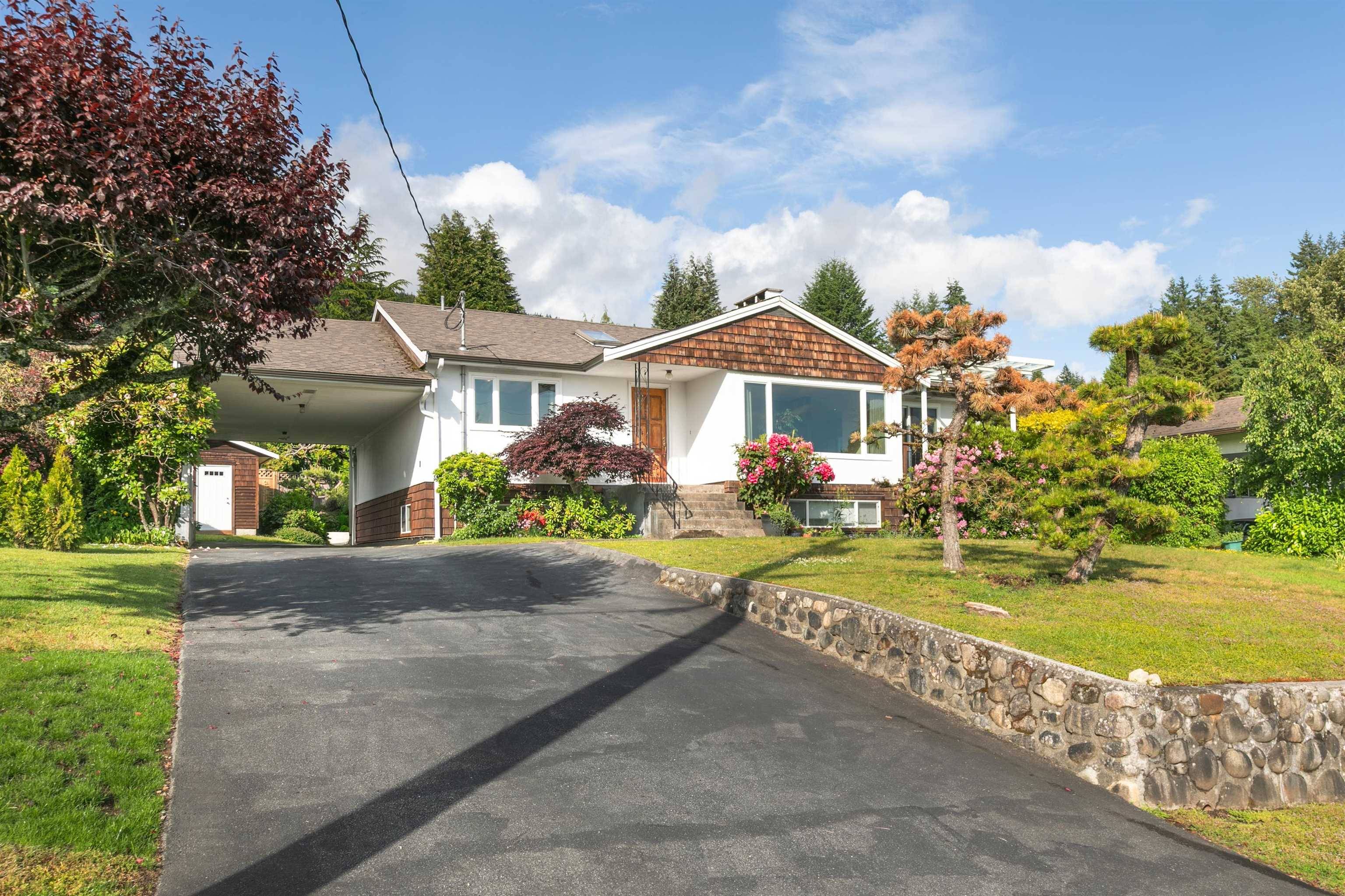 480 Saville CRES, North Vancouver, BC V7N 3B1