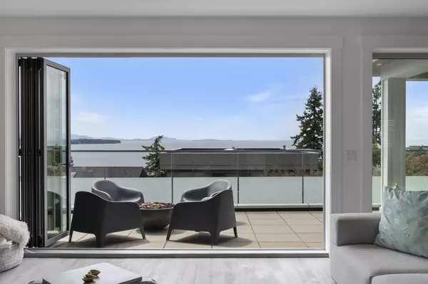 White Rock, BC V4B 1M8,15374 Royal AVE
