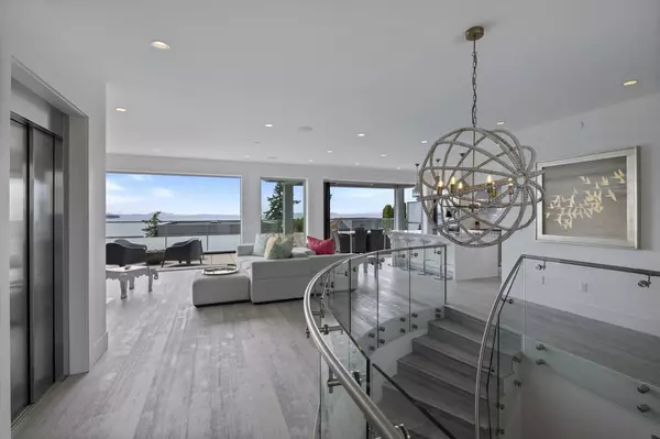 White Rock, BC V4B 1M8,15374 Royal AVE