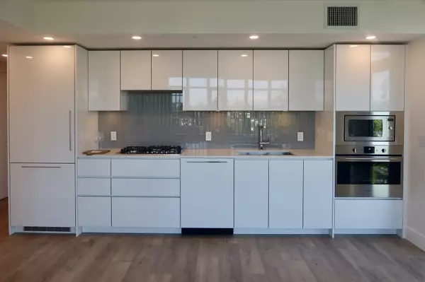 Surrey, BC V3T 1W6,10428 Whalley BLVD #908