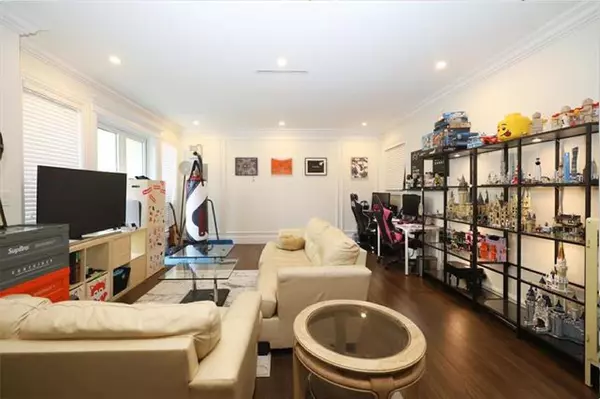 Vancouver, BC V5Z 2L7,875 W 38th AVE