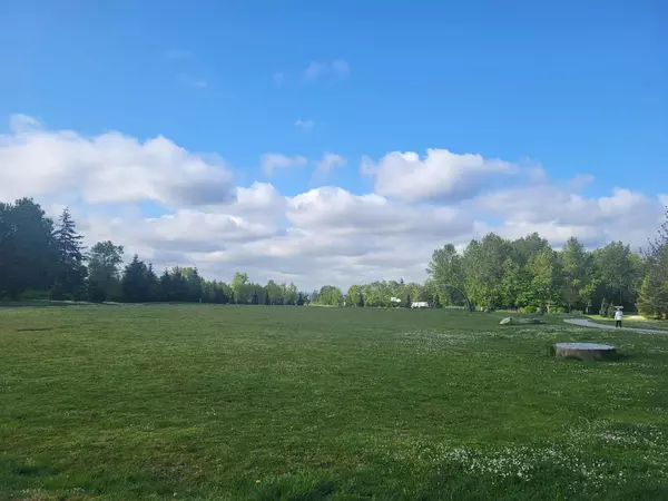 Burnaby, BC V3N 5E3,6888 Southpoint DR #209