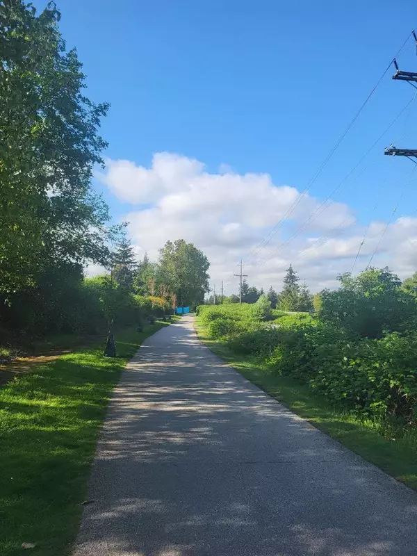 Burnaby, BC V3N 5E3,6888 Southpoint DR #209