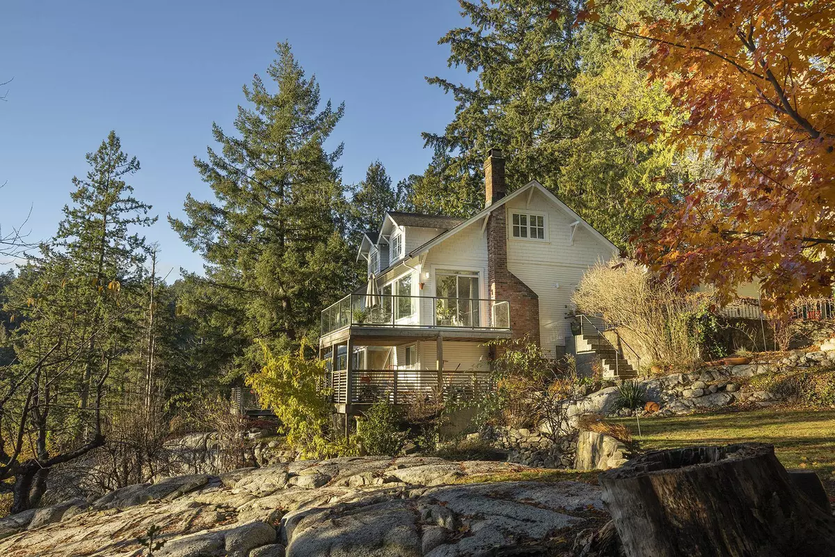West Vancouver, BC V7W 2P2,4778 Marine DR