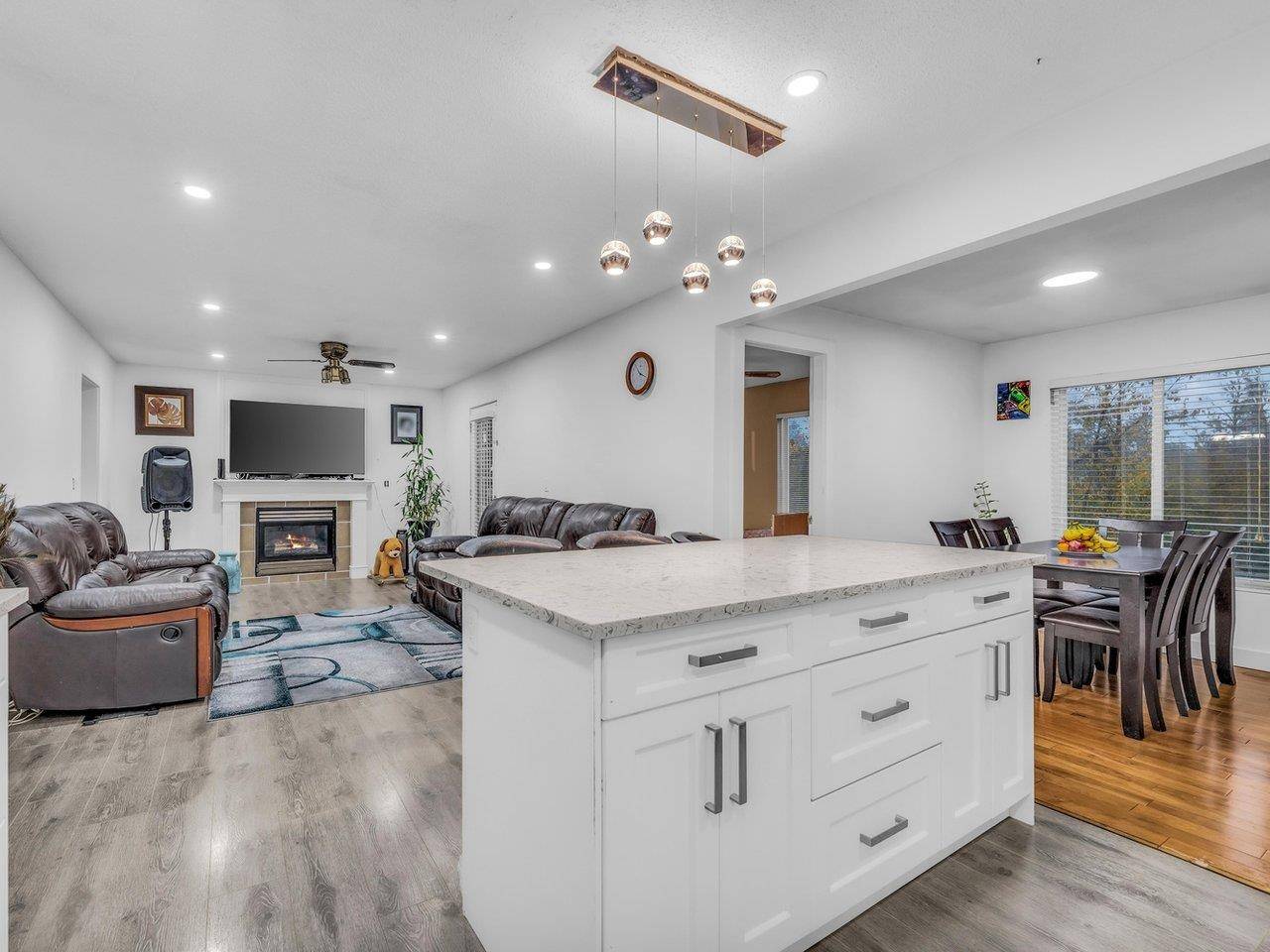 13831 80a AVE Surrey, BC V3W 9A2