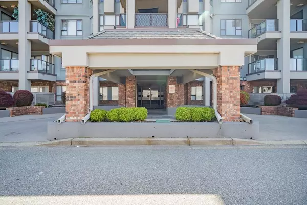 Surrey, BC V4A 1W9,15241 18 AVE #305