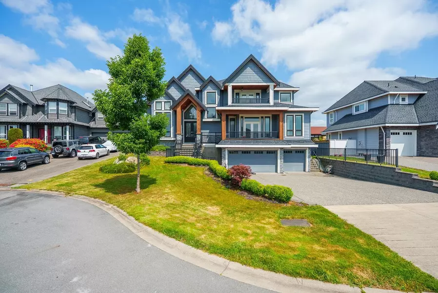 18679 54a AVE, Surrey, BC V3S 8R7