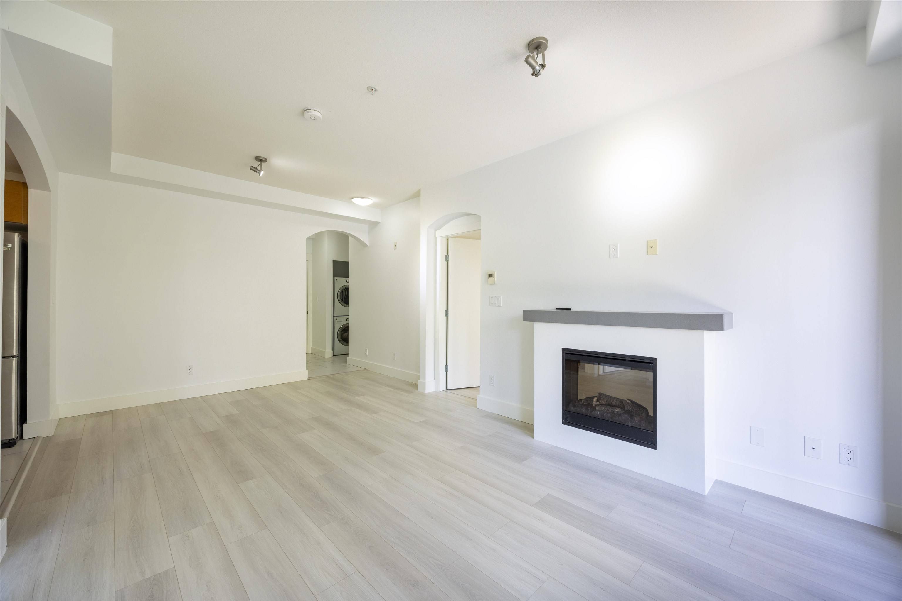 Burnaby, BC V3N 0B6,7488 Byrnepark WALK #414