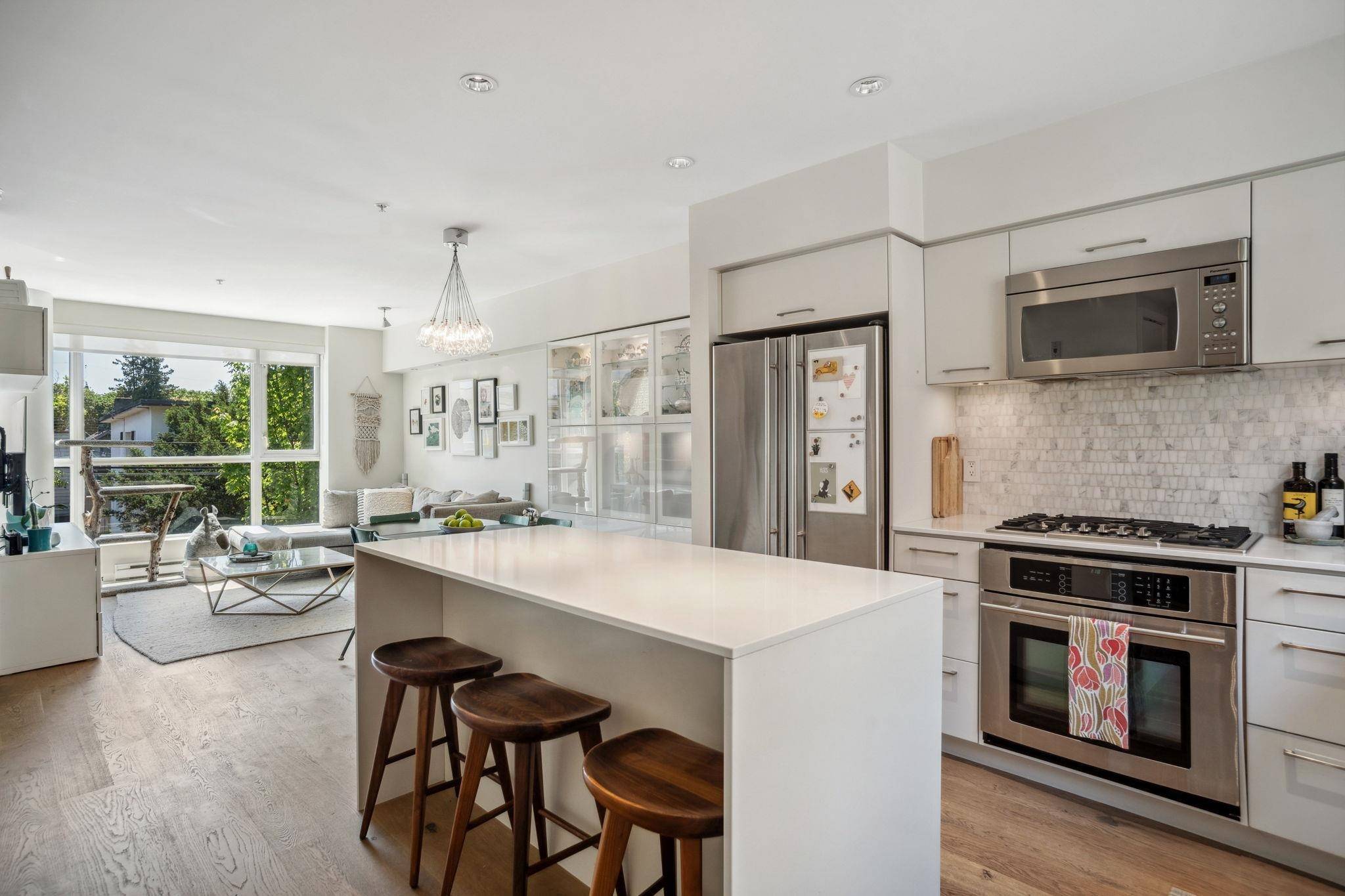 1961 Collingwood ST #207, Vancouver, BC V6R 3K6