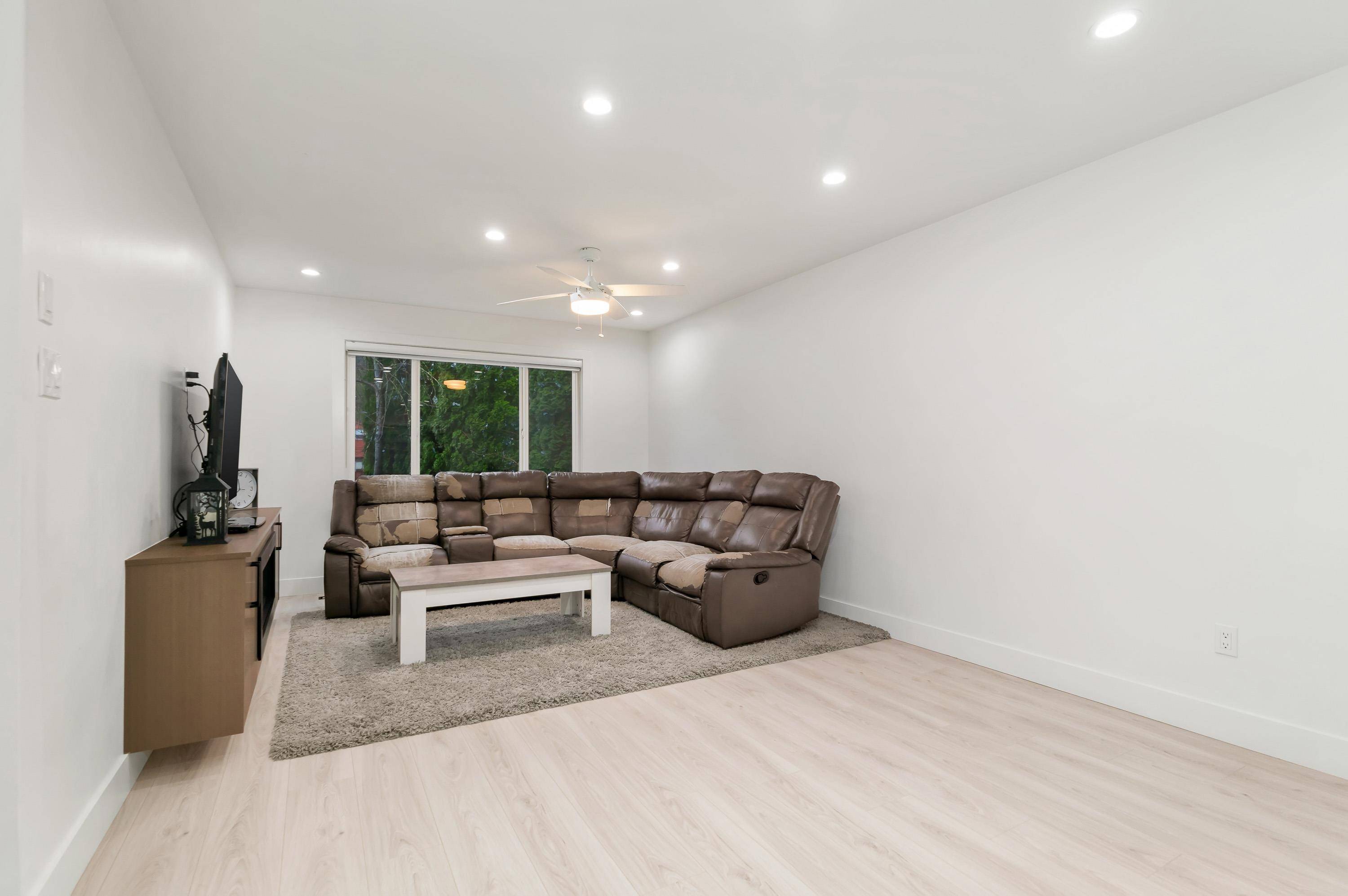 13975 80b AVE Surrey, BC V3W 6P7